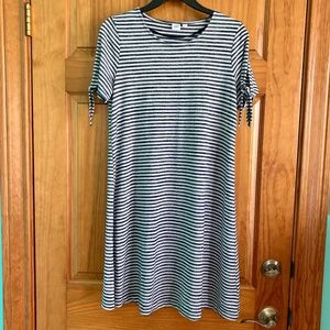 Women’s size small Gap navy and white striped comfy swing dress or T-shi…